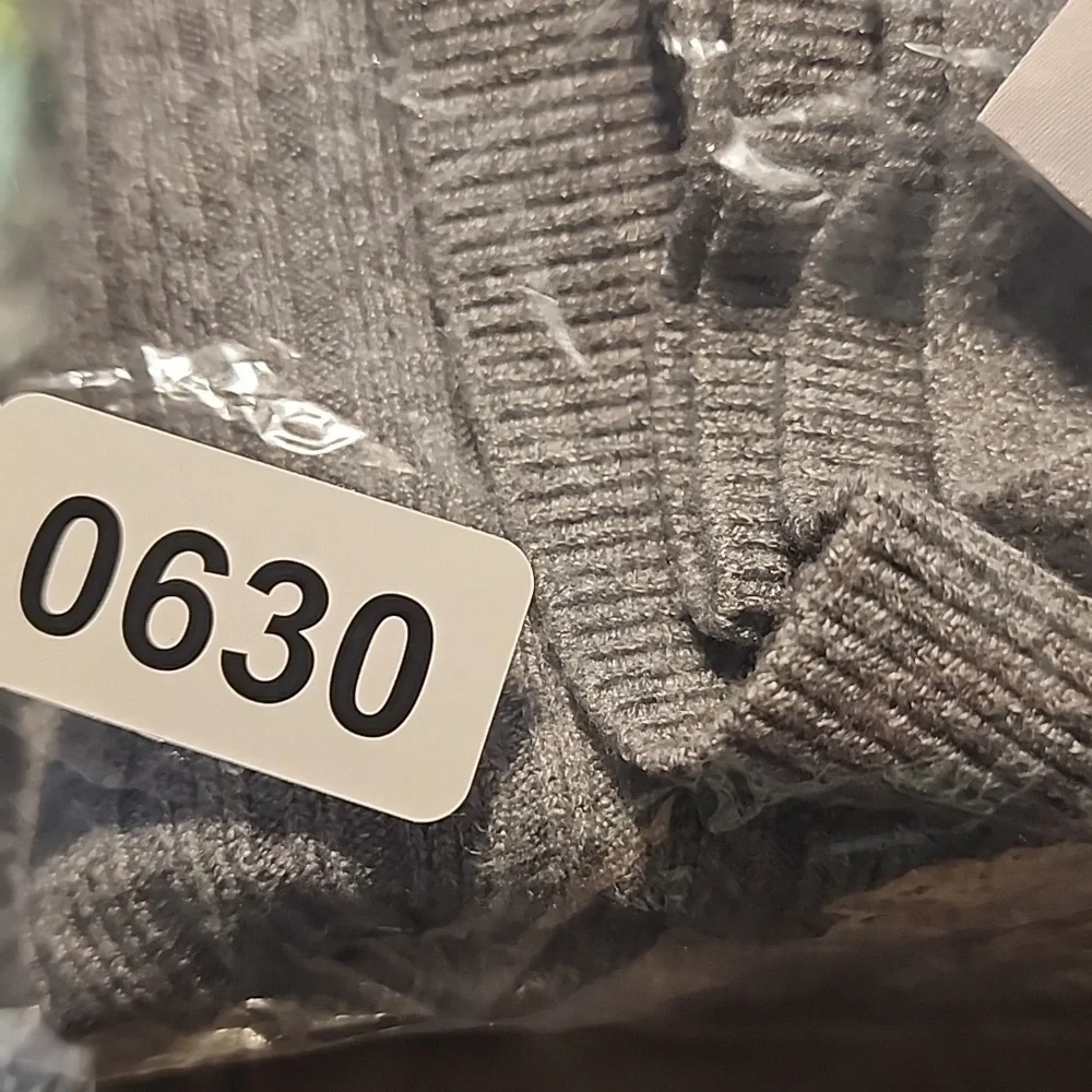 Chico's grey sweater size 3 / XL soft cozy 2 % cashmere